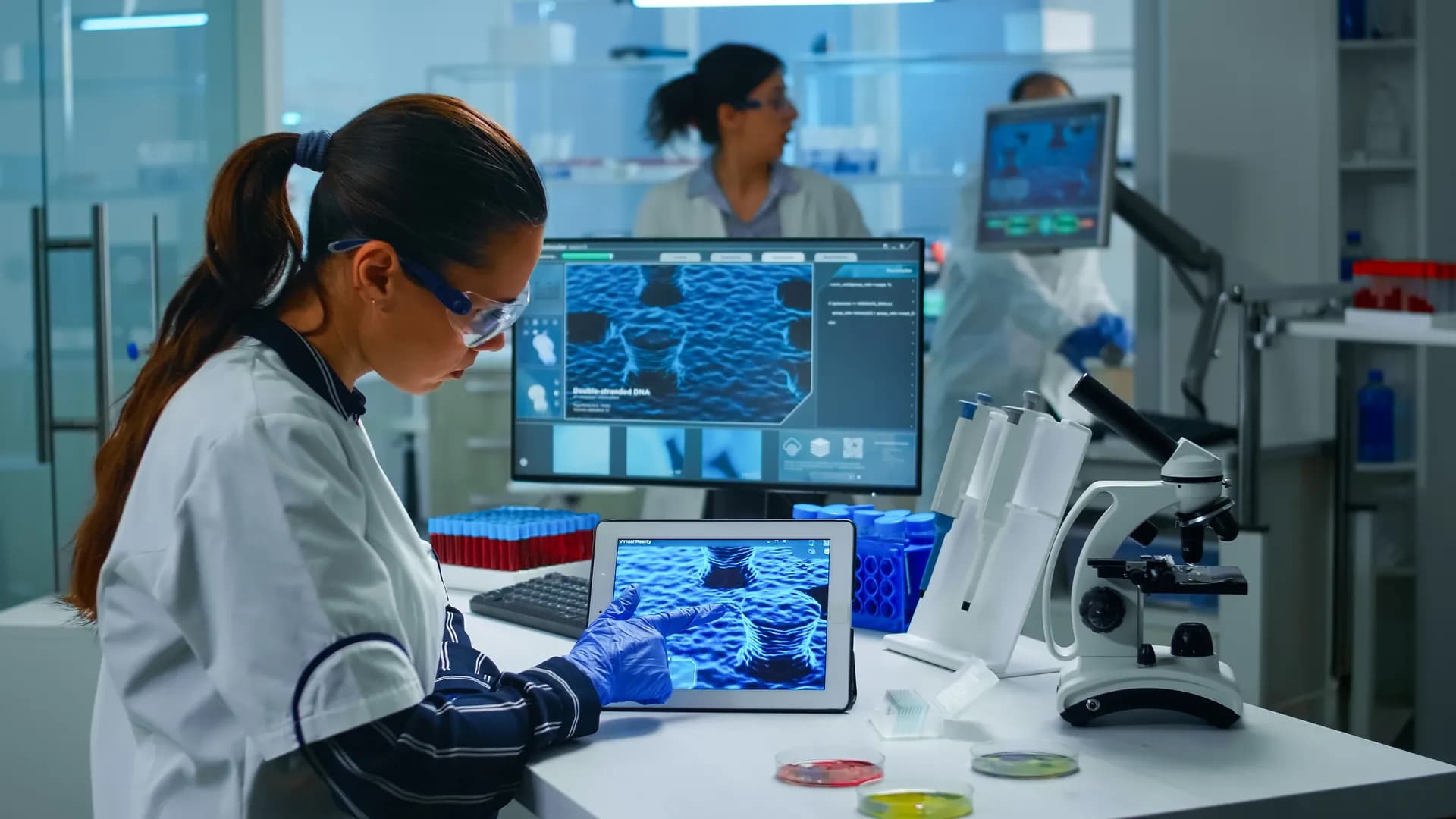 How AI Is Transforming Drug Discovery Timelines and Clinical Trial Outcomes in Life Sciences